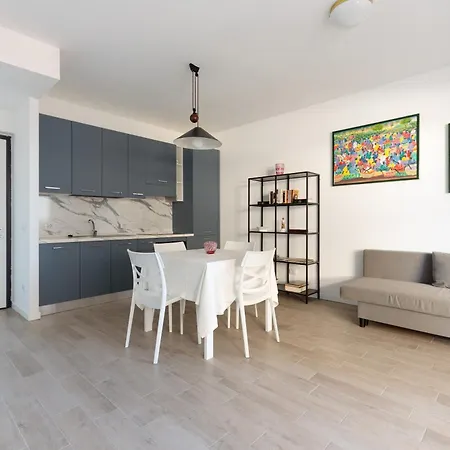 Guesthost - Milano-affori Balcony Apartament