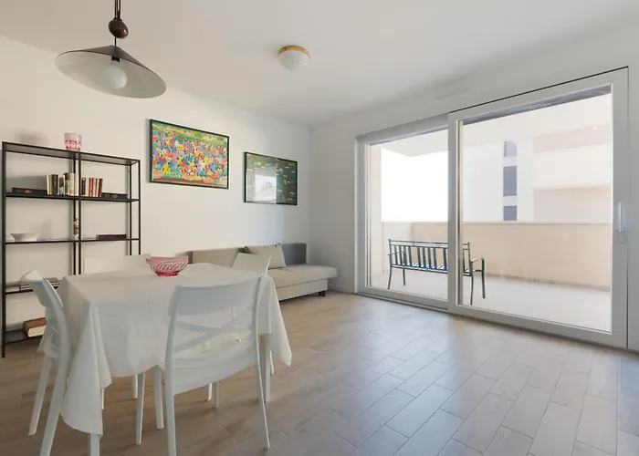 Guesthost - Milano-affori Balcony Apartment *